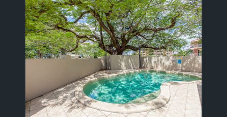 Location & Size in small block of apartments. - Photo 2