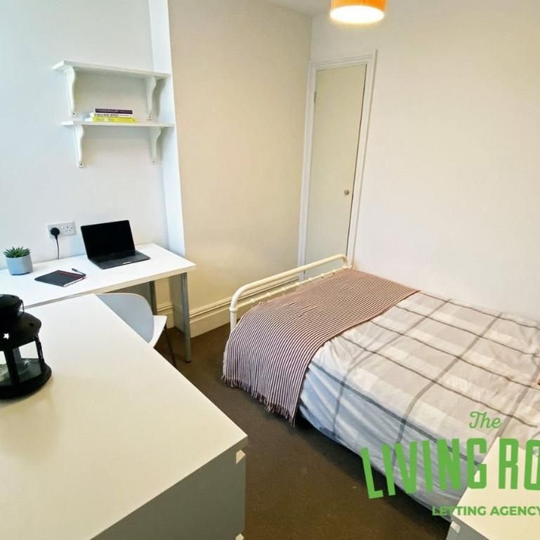 8 bedroom house to rent - Photo 1