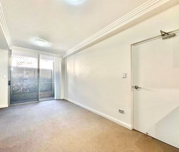 SPACIOUS AND BRIGHT INTERIORS - Photo 2
