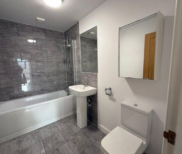 PETERBOROUGH - Photo 6