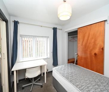 Room 8, 9 Eglantine Avenue, Belfast, BT9 6DW - Photo 4