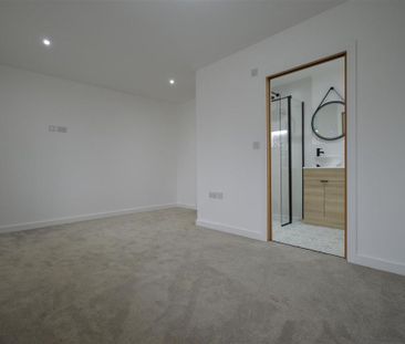 4 bedroom detached bungalow to rent - Photo 5