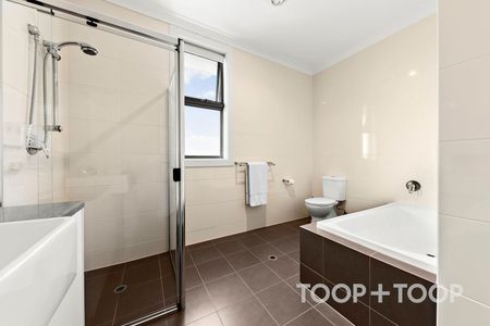 Modern Family Living with Unbeatable Convenience - Photo 5