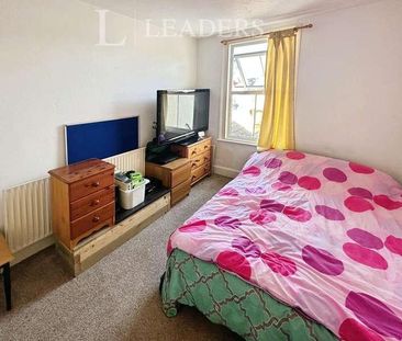 Wood Street, PO21 - Photo 3