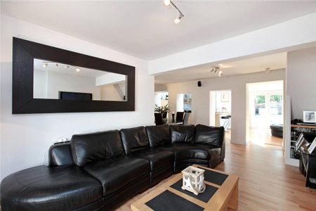 4 bedroom detached house to rent - Photo 3