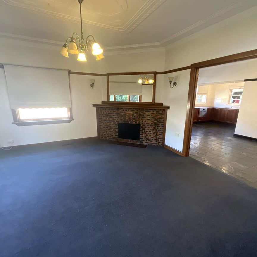 CLASSIC CHARM - Photo 1