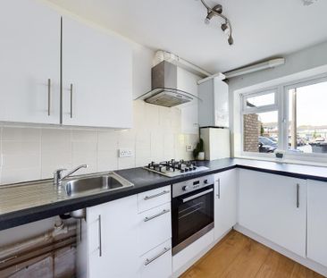 2 bedroom end of terrace house to rent - Photo 5