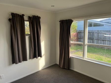 Charming 2BR Lynfield Flat w/ Deck - Photo 2