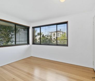 3 Bedroom Duplex on Jefferson Lane - Low-Maintenance Coastal Living - Photo 4