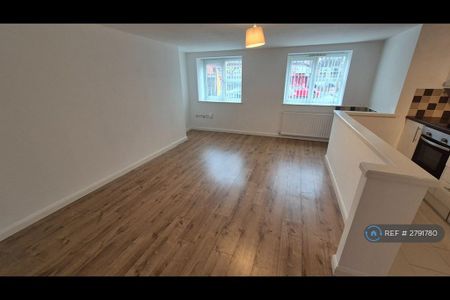 2 bedroom flat to rent - Photo 3