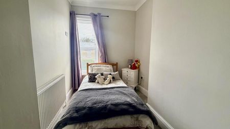 4 bedroom House To Let - Photo 5