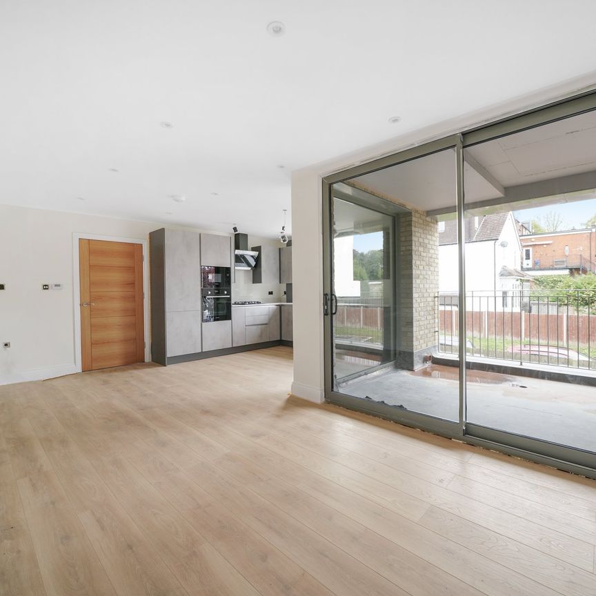 Selsdon Road, South Croydon, London - Photo 1