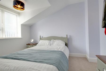 2 bedroom semi-detached house to rent - Photo 2