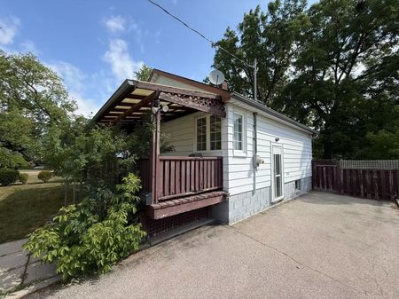 For Lease - 7 Weir Crescent, Toronto, Ontario - Photo 2