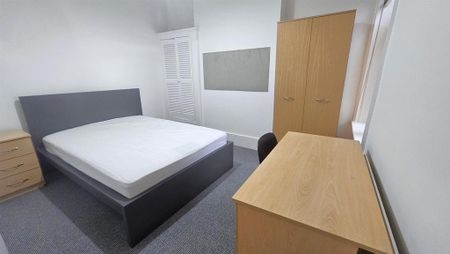 4 bedroom terraced house to rent - Photo 5