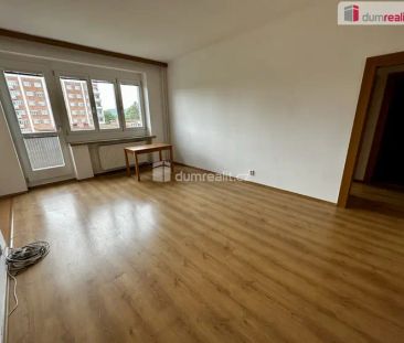 Pronájem prostorného bytu 2+1 s balkonem, 72 m, Zlín – Morýsovy domy - Photo 1
