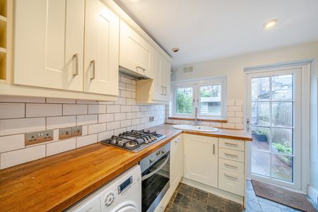 Penwith Road, London, SW18 - Photo 2