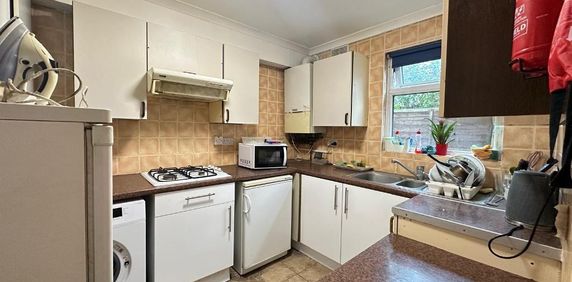 Begonia Walk, London, W12 0BE - Photo 2