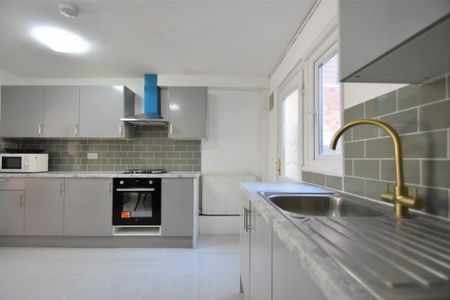 5 bedroom terraced house to rent - Photo 5