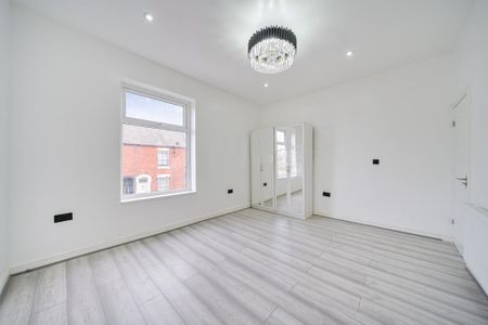 Hawthorn Grove, Ashton-under-lyne, OL7 - Photo 4