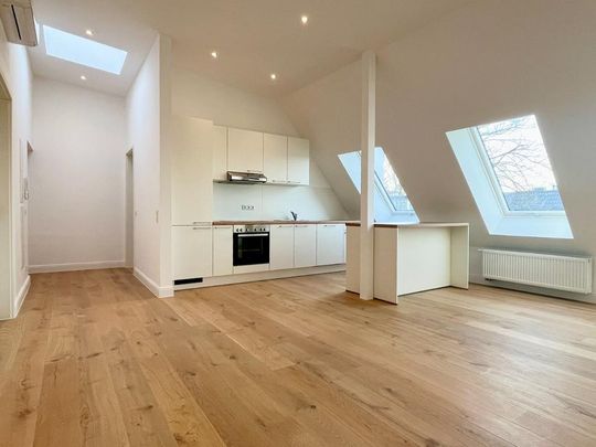 Dachgeschoss | 2 Schlafzimmer | EBK | sanierter Altbau | Klimaanlage - Photo 1