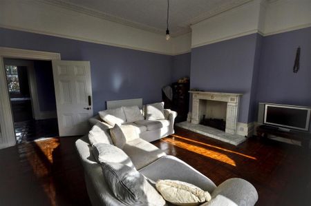 3 bedroom flat to rent - Photo 4