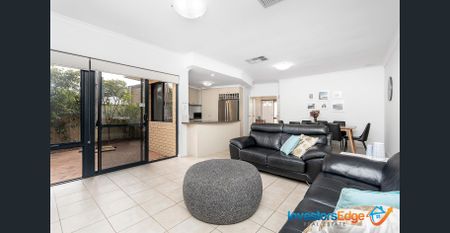 Stunning 3-Bedroom Residence in Karrinyup - Modern Design, Convenient Living! - Photo 3