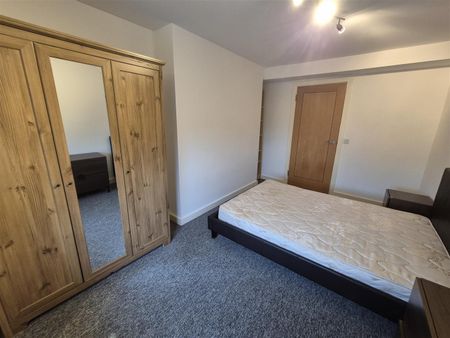 2 Bed Flat - Photo 4