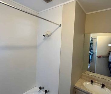 Charming 3BR Home in Whakatane - Photo 3