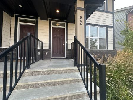 946 | Mahogony | Duplex | 2 BEDS 2 BATHS | Lake Community Living - Photo 2