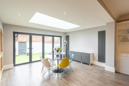 4 bedroom terraced house to rent - Photo 5