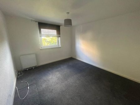 Price £700 pcm - Available Now - Unfurnished - Photo 4