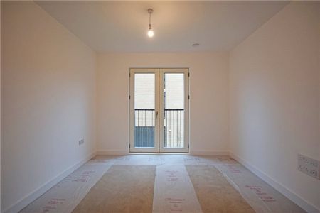 Well presented 2 bedroom first floor apartment for rent just to the south of the City centre with excellent access to Addenbrookes Hospital. Cycle store. Unfurnished. - Photo 2