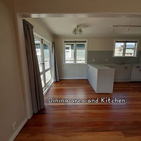 Newly decorated 4BR Home in popular Trentham - Photo 5
