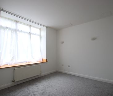 1 Bedroom Ground Floor Flat - Photo 3