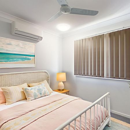 Charming 4-Bedroom Retreat in Mount Louisa! - Photo 3