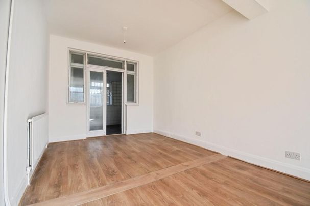 3 bedroom end of terrace house to rent - Photo 1