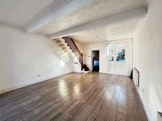 3 bedroom end of terrace house to rent - Photo 1