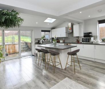 If you are looking for a well presented three bedroom house to rent... - Photo 6