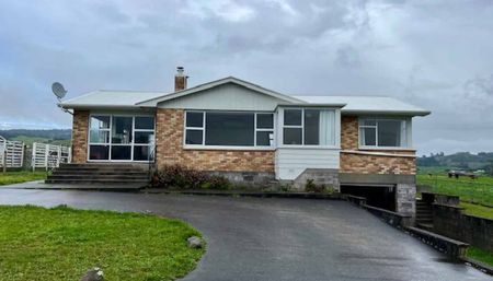 Waihi Farmhouse For Rent - Photo 2