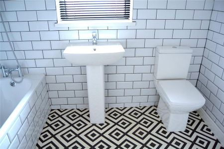 6 bedroom house to rent - Photo 3