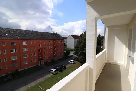 Lichtdurchflutete 3 Zimmer- Wohnung mit Balkon in ruhiger Lage in Chemnitz Reichenbrand - Photo 2