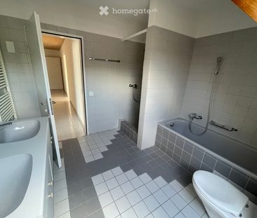 Schöne 4.5-Zimmer-Wohnung mit Terrasse und Garage in Kloten - Photo 3