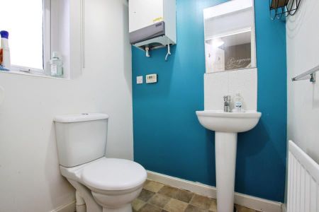 4 bedroom terraced house to rent - Photo 4