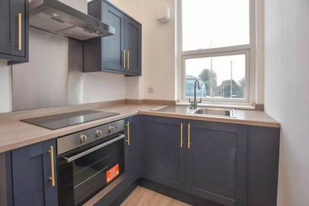 1 bedroom in a house share to rent - Photo 3