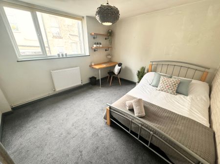 Spacious 5-Bed Hidden Gem in Central Hove - Photo 5