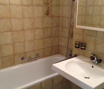 Charmante Maisonette-Wohnung mit 2 Balkonen an begrünter Lage - Photo 3