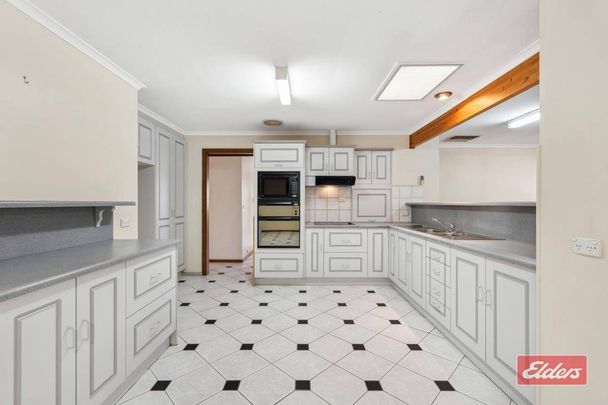 Neat and Tidy 3 Bedroom Home - Photo 1