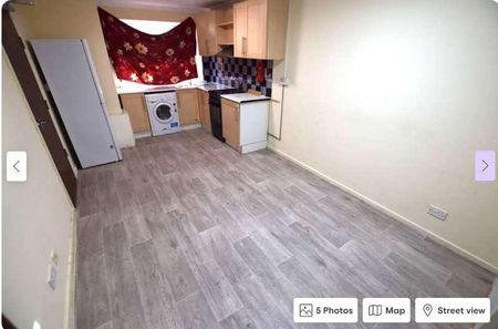 Pittman Gardens, Ilford, IG1 - Photo 3