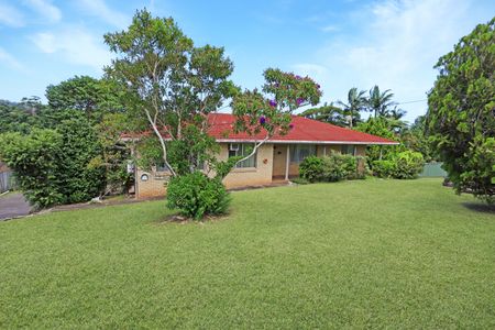 Shephards Lane Home – Lawn Maintenance Included - Photo 2